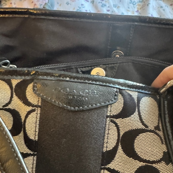 Coach Black and Cream Signature Tote - Picture 2 of 6